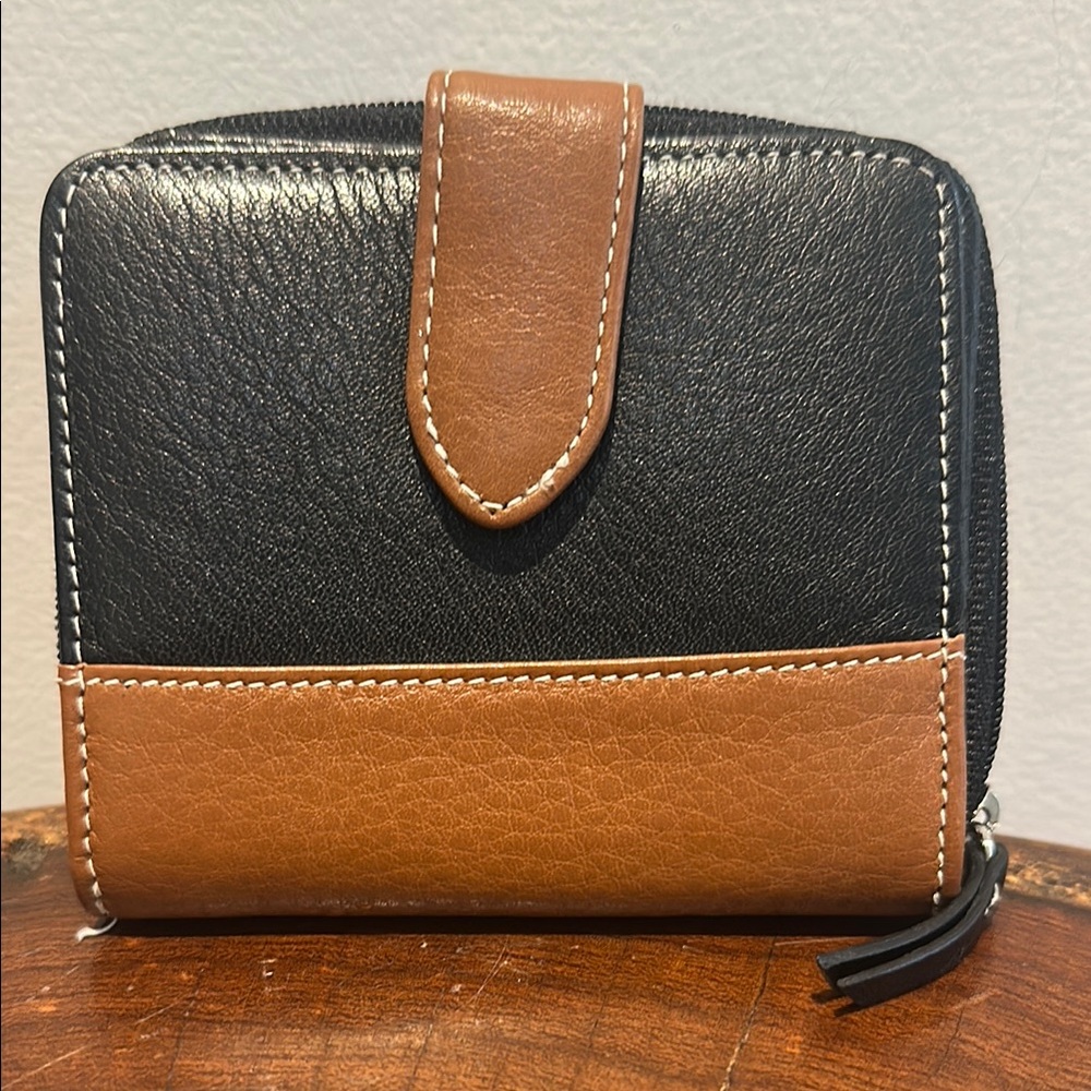 Ann Taylor Vintage Black and Tan Wallet Button Close Zipper EUC